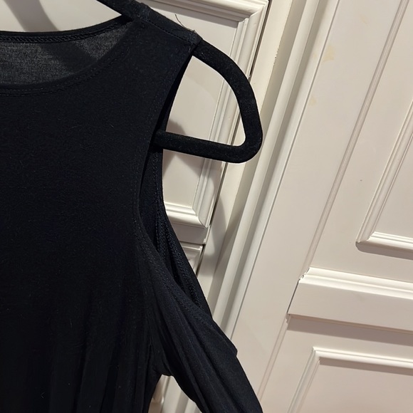 Women’s black size M JOLIE cold shoulder 3/4 length sleeve shirt - Picture 5 of 7
